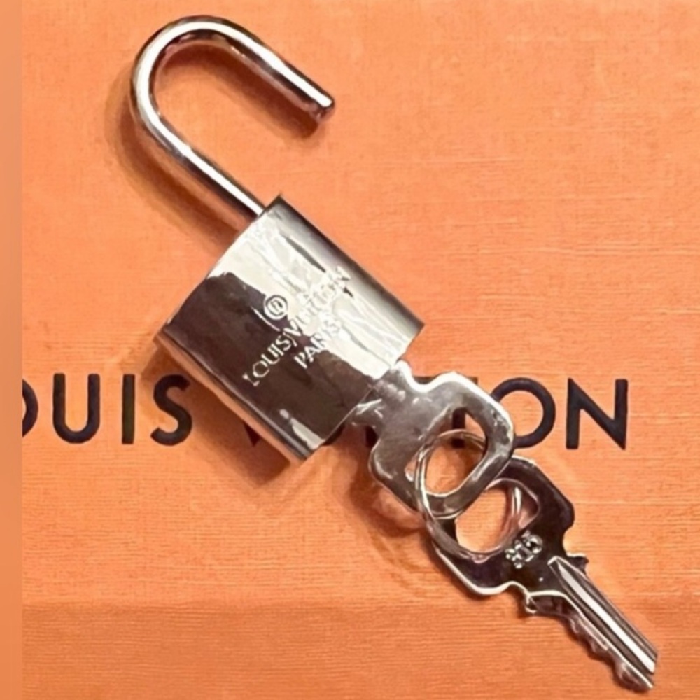 Louis Vuitton RARE SILVER Lock & Key #315 - Picture 4 of 11